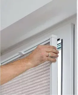 Magnetische Plissees am Fensterrahmen